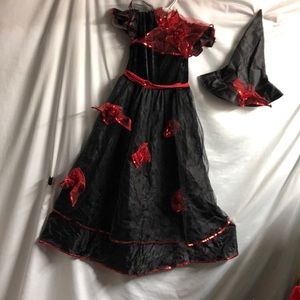 Girls, witch costume used